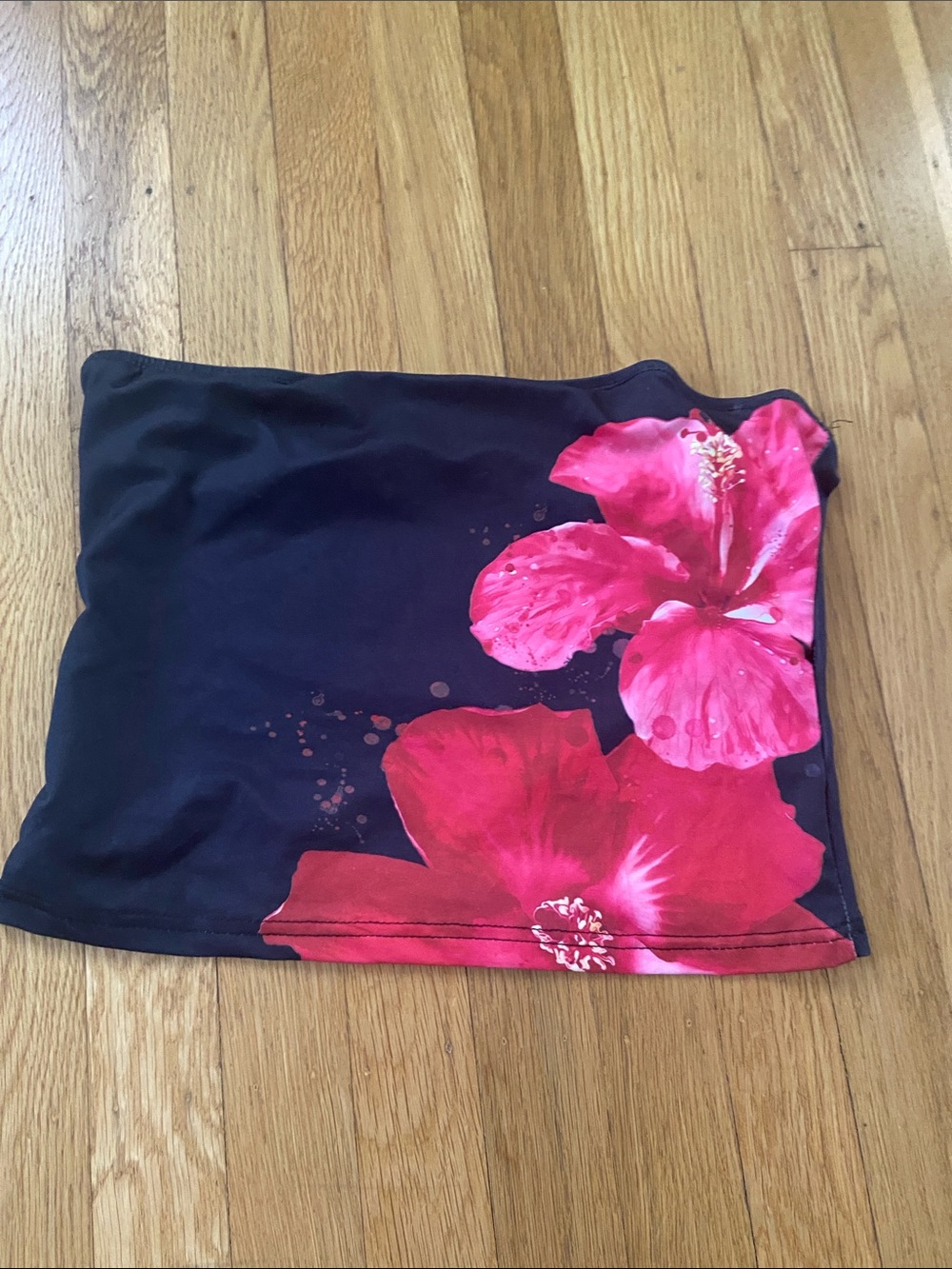 SHEIN Black Strapless Floral Tube Crop Top with Pink Hibiscus
